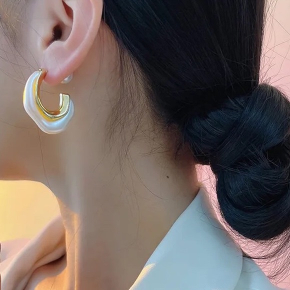 ✨3for$38 New Anthro Faux Pearl Reversible Hoop Jacket Earrings - Picture 6 of 14